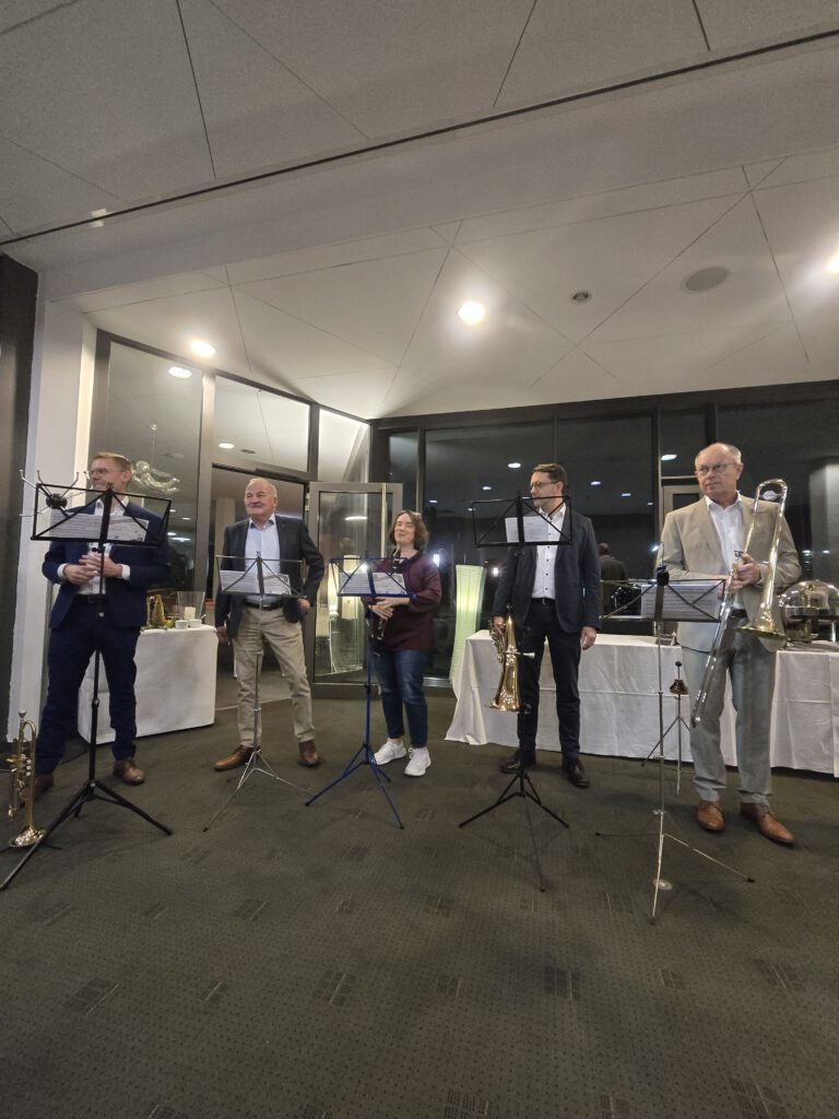 Nach der Kreistagssitzung 9.12.2025 machen Kreisräte Musik.